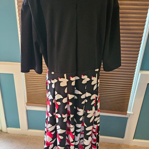 Beautiful Nemidor Black/Red/White Floral Dress with Pockets. Size 22. - Picture 2 of 4